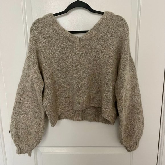 (SOLD) ⭐️HOST PICK⭐️ Reversible Cropped Sweater - Picture 2 of 2